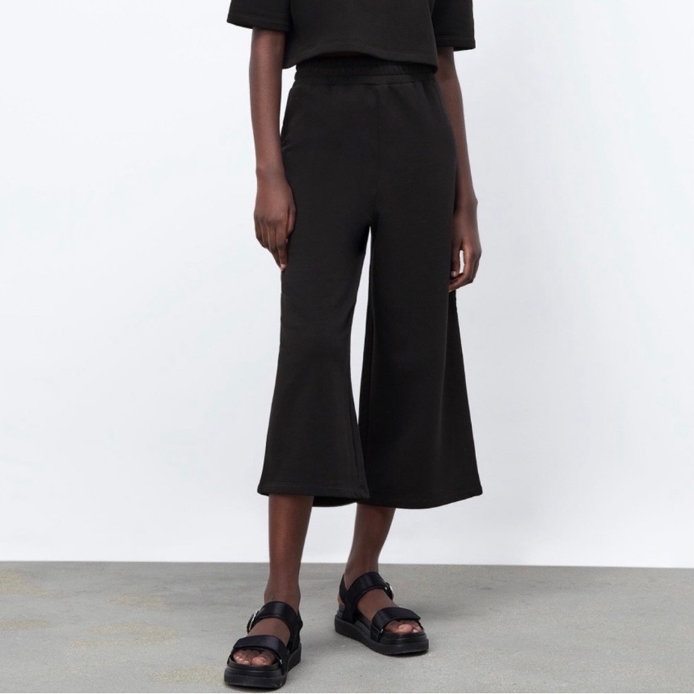 Zara Black Plush Fleece High Waist Wide Leg Cropped Length Sweatpantsts